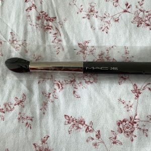 MAC 240s Tapered Blending Brush